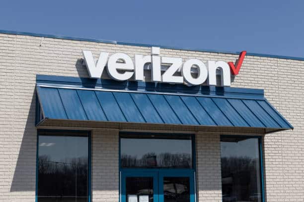 Is It Cheaper to Buy Verizon Phones Online or In-Store